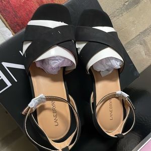 Women’s platform sandals size 9w perfect for Prom , wedding , or night out .